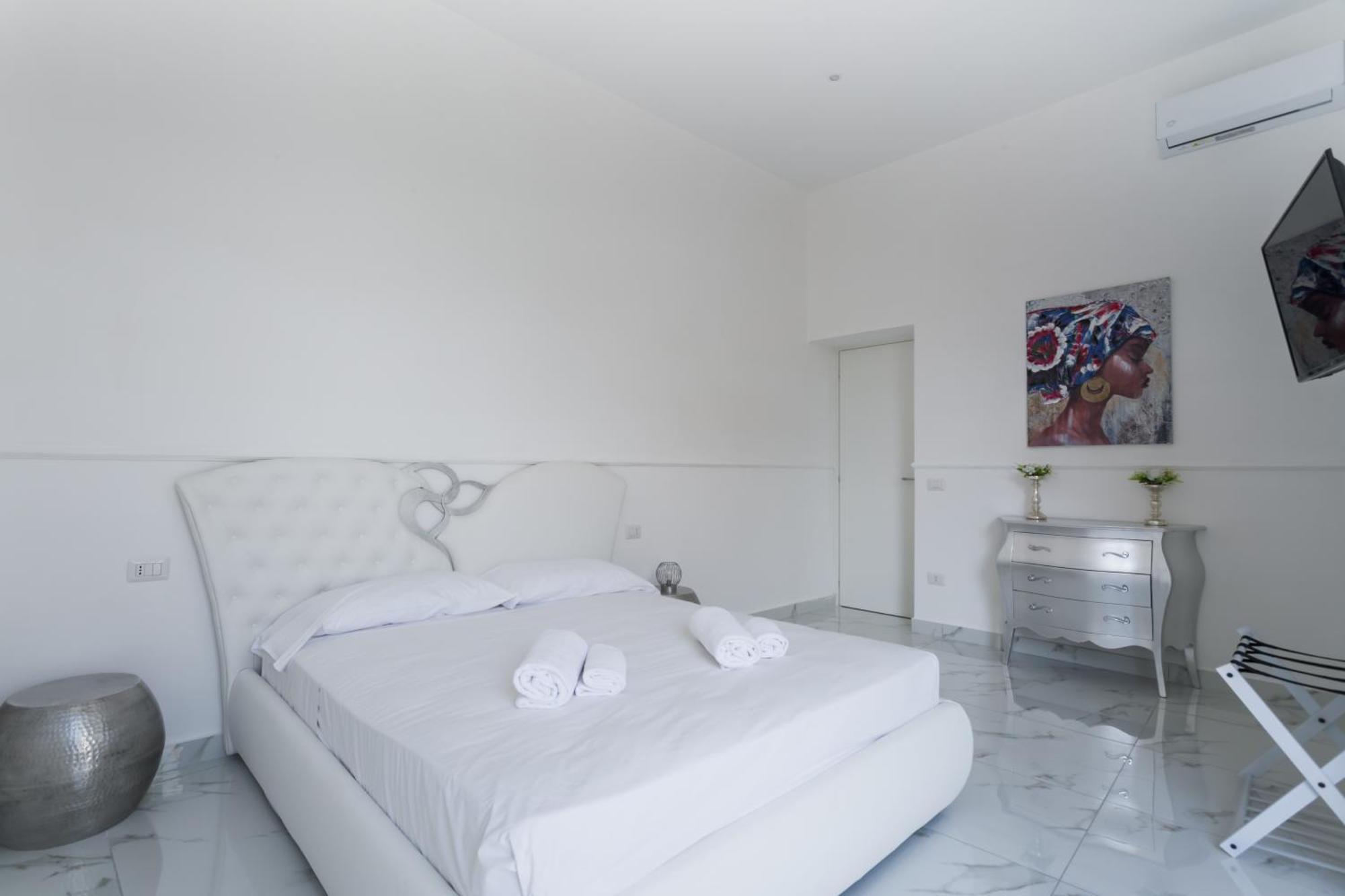 Golden Suites By Dimorra Napoli Esterno foto