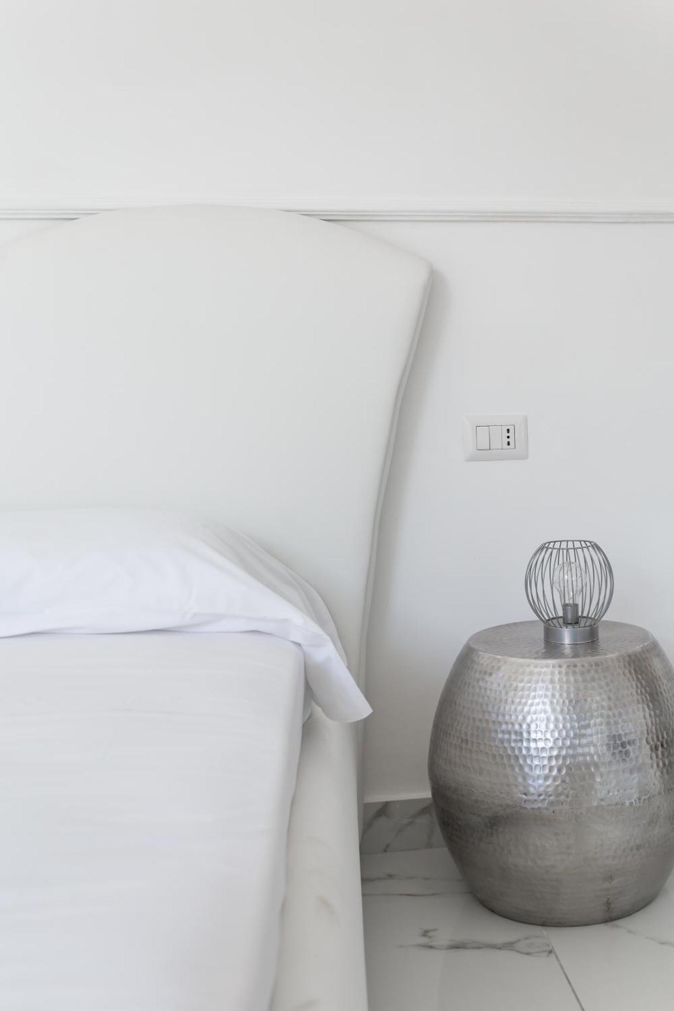 Golden Suites By Dimorra Napoli Esterno foto