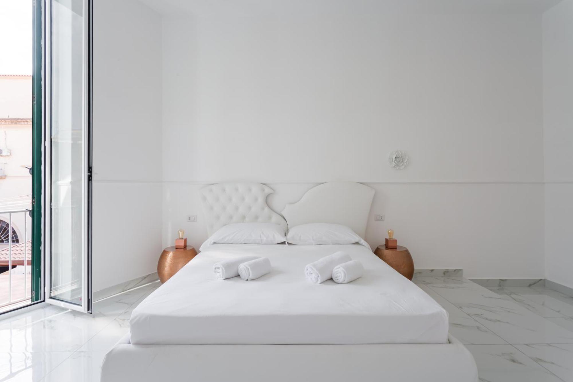 Golden Suites By Dimorra Napoli Esterno foto