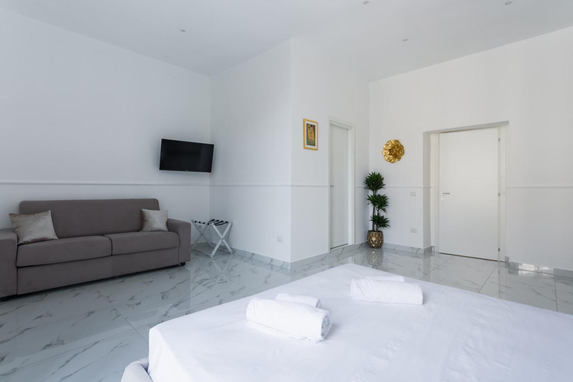 Golden Suites By Dimorra Napoli Esterno foto