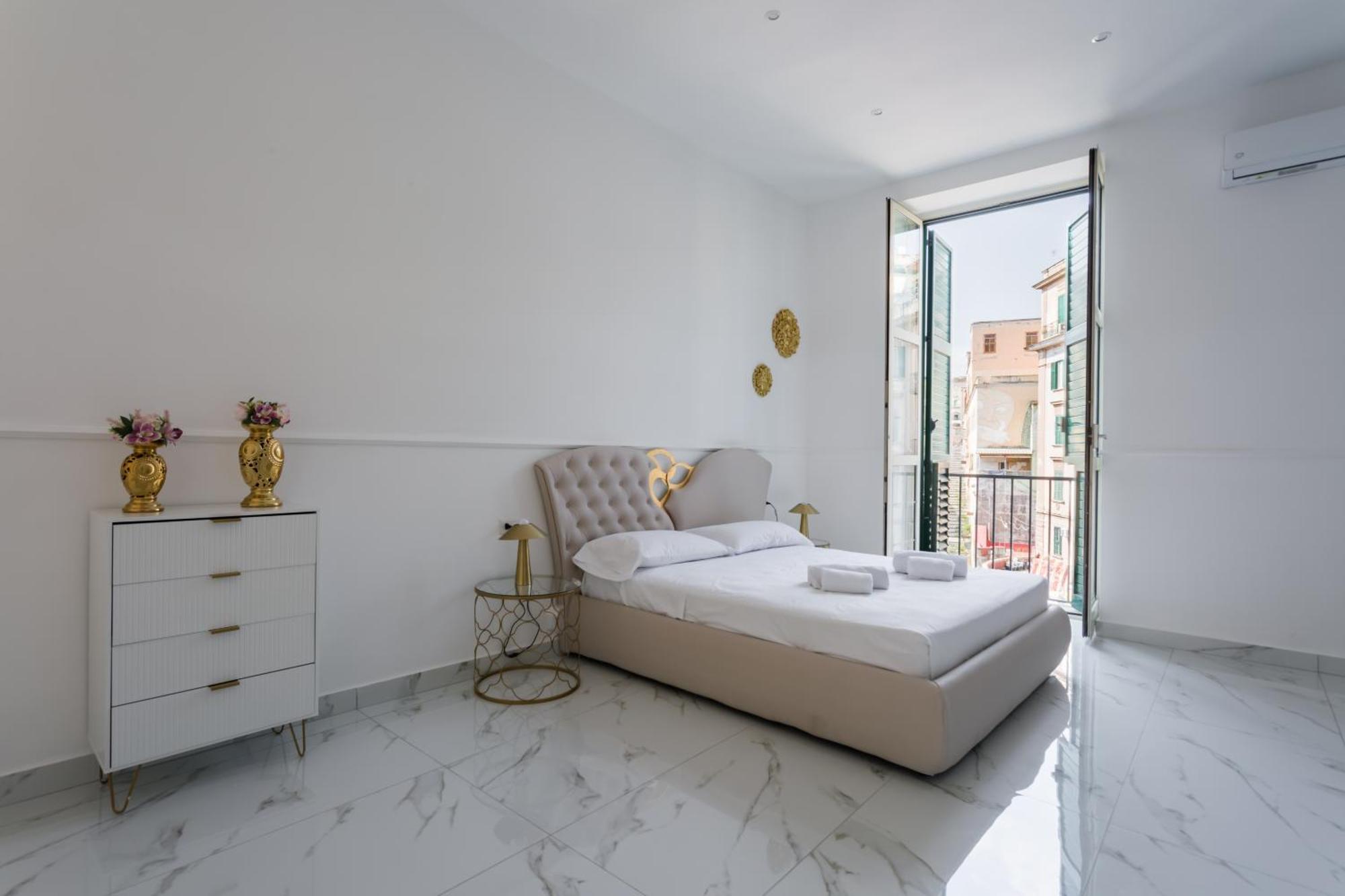 Golden Suites By Dimorra Napoli Esterno foto