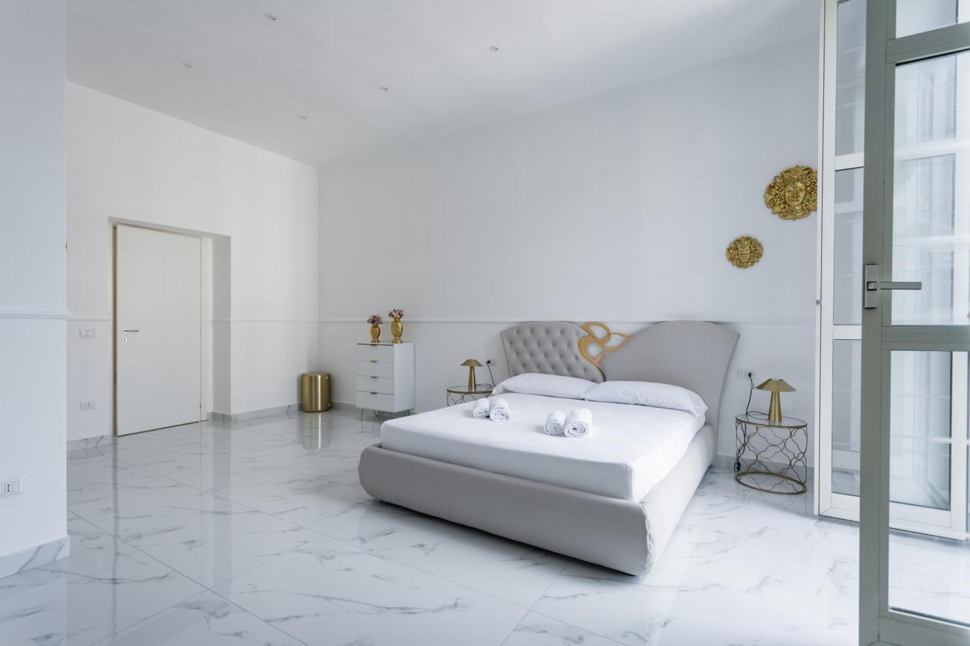 Golden Suites By Dimorra Napoli Esterno foto